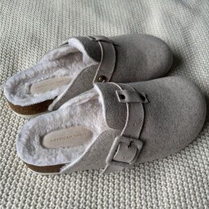 American Eagle Women’s clogs/mules. NWOT. size 8